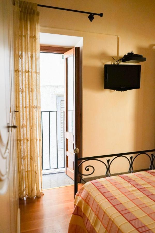 Mela'S House Apartments Cefalu Exterior photo